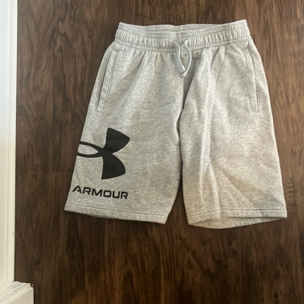 Under armour small grey shorts